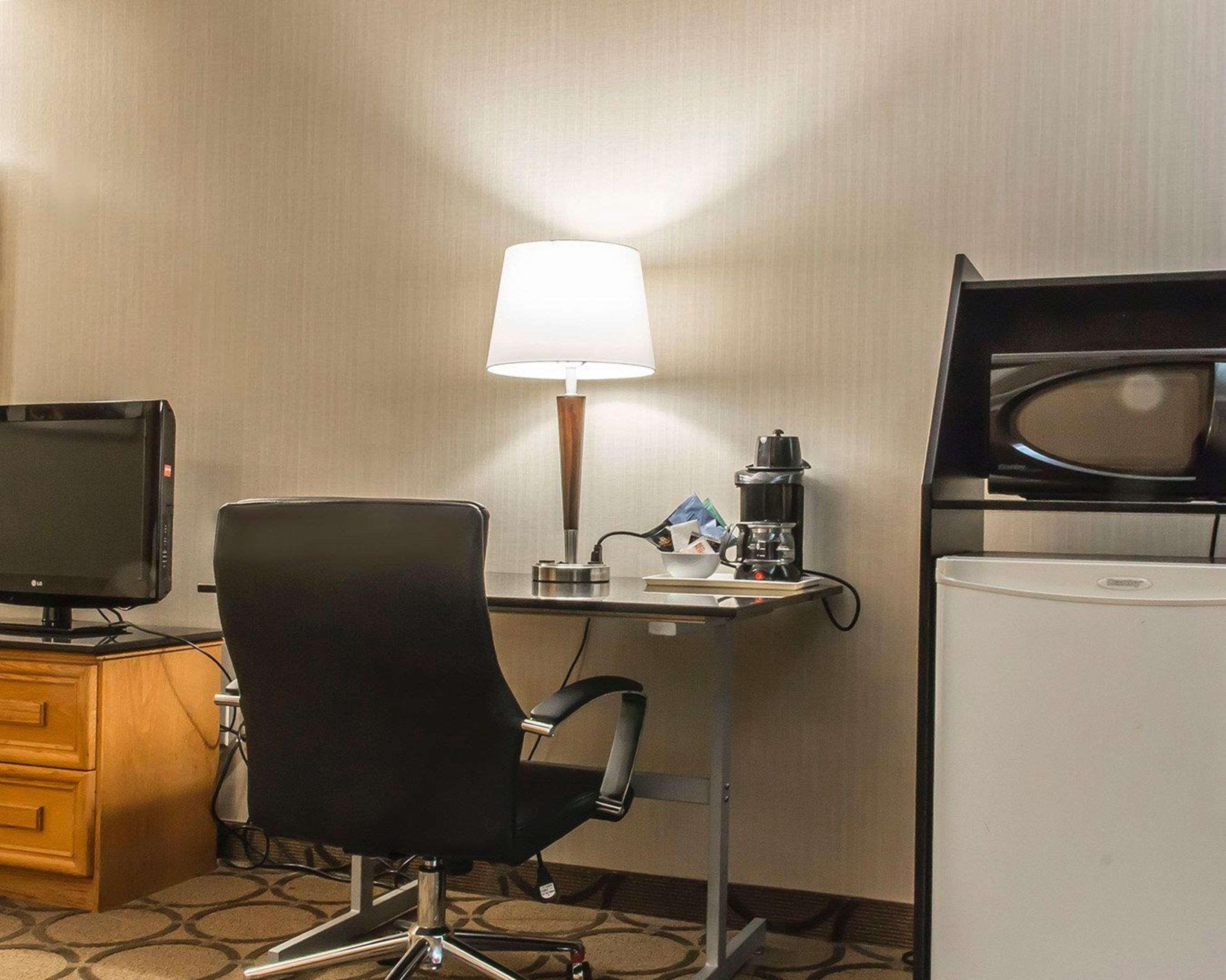 Comfort Inn Драйден Экстерьер фото