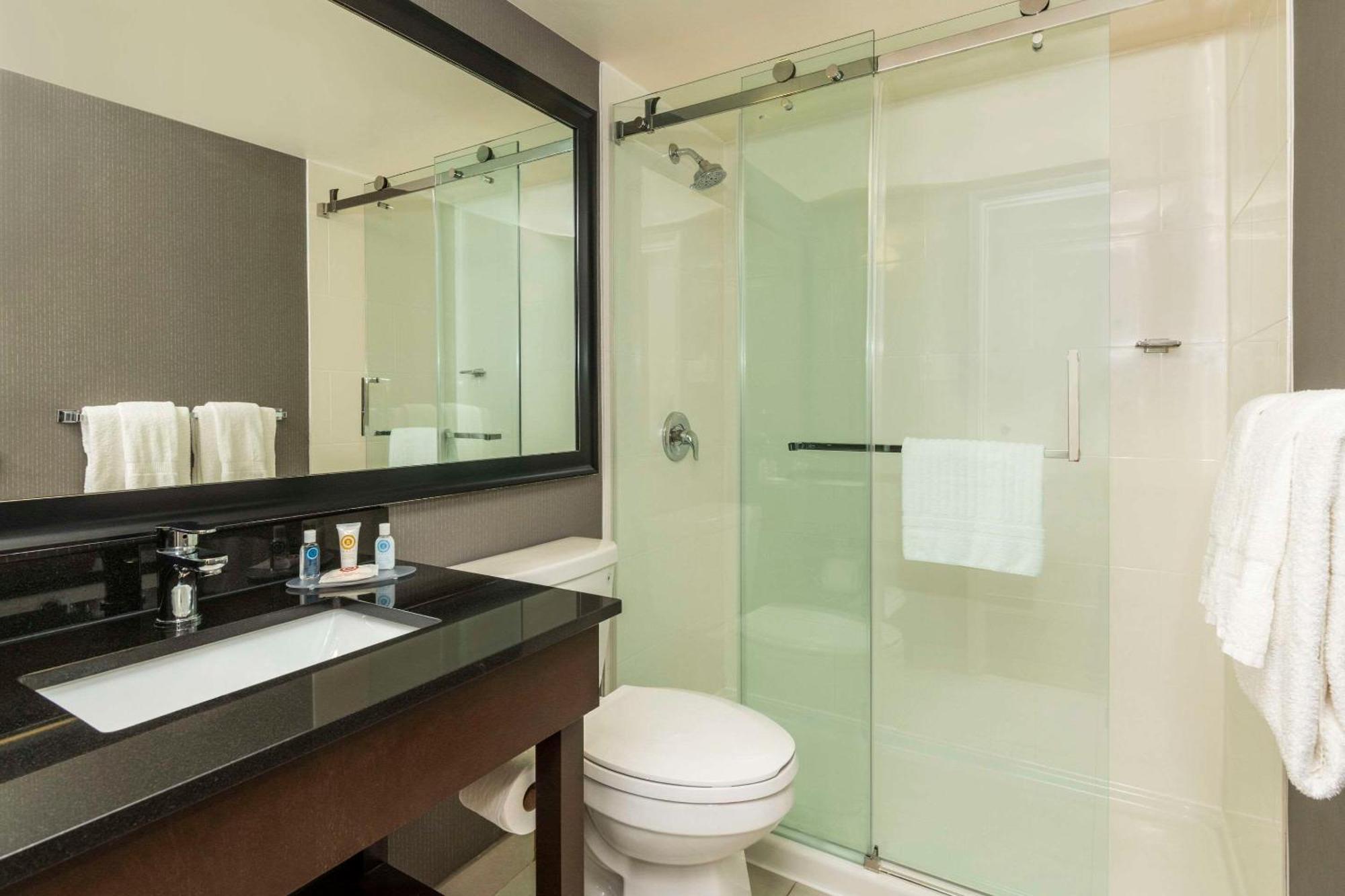 Comfort Inn Драйден Экстерьер фото
