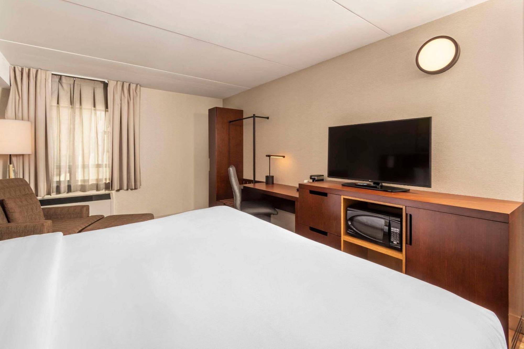 Comfort Inn Драйден Экстерьер фото